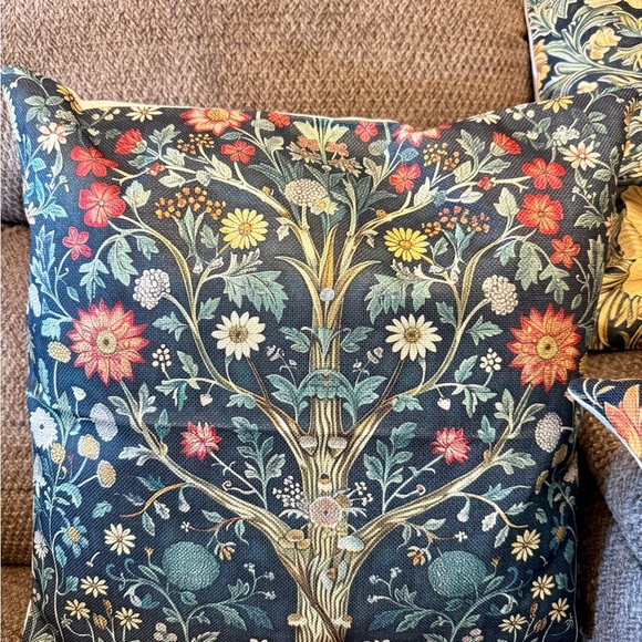 4/Floral and Bird Patterned Throw Pillow Set - Picture 2 of 10